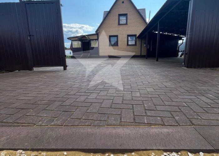 ukladka-bruschatki-vo-dvore-min